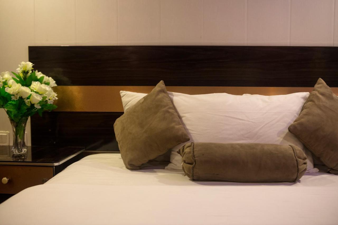 Hotel Marco Polo Lahore Bagian luar foto