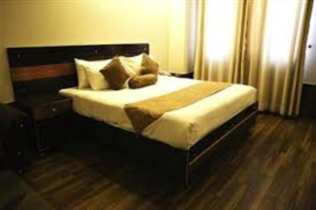 Hotel Marco Polo Lahore Bagian luar foto