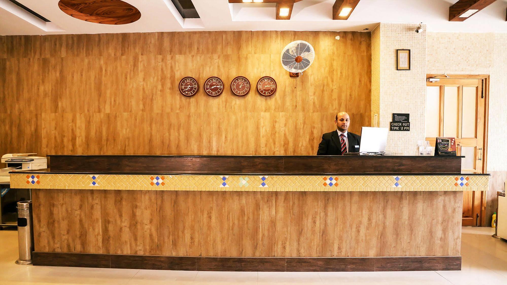 Hotel Marco Polo Lahore Bagian luar foto